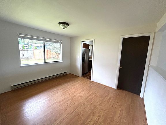5th image of 4616 109th Pl NE