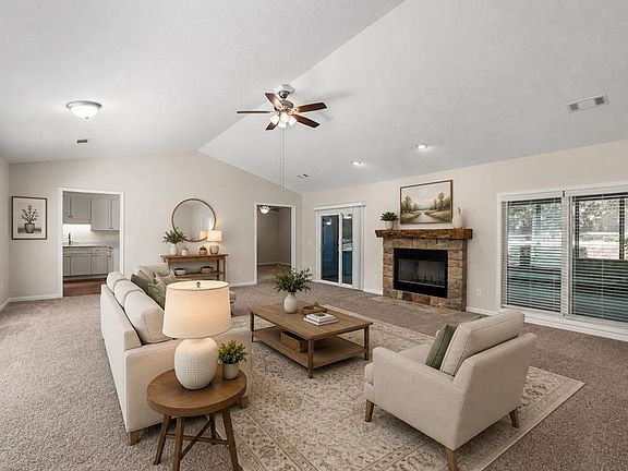 5th image of 7665 Edgewater Dr