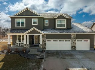 916 Archer Dr, Marion, IA 52302