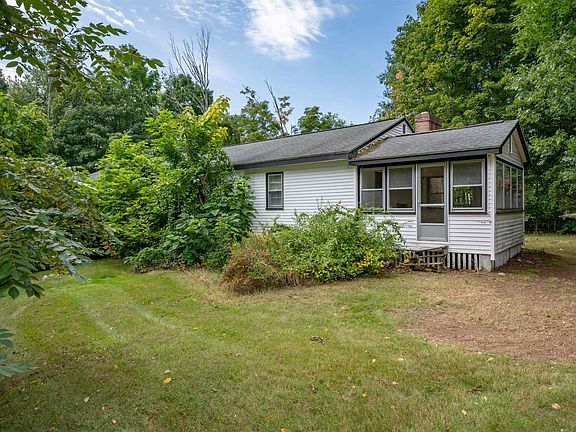 3rd image of 136 Maple Avenue