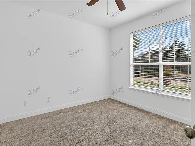 2405 Loreto Dr — Photo 8