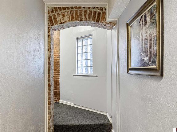 2nd image of 626 S 19th St APT 6