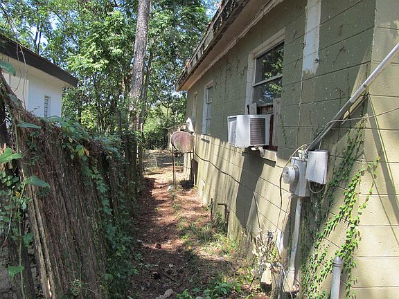 3rd image of 2052 Hillsborough St