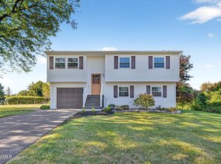 18 Hay Path, Watervliet, NY 12189