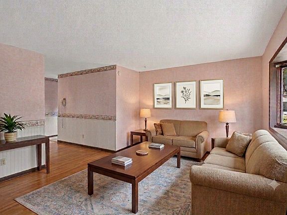 5th image of 8801 Dunlap Ave