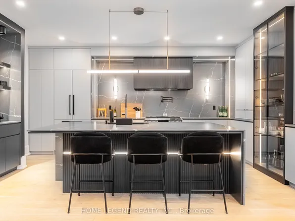 10 Hearthwood Gate, Whitchurch Stouffville, ON L4A 4X1
