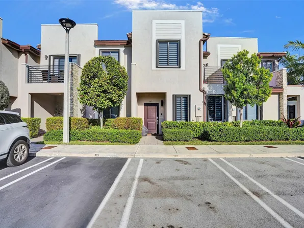 389 NE 208th Terrace #389, Miami, FL 33179