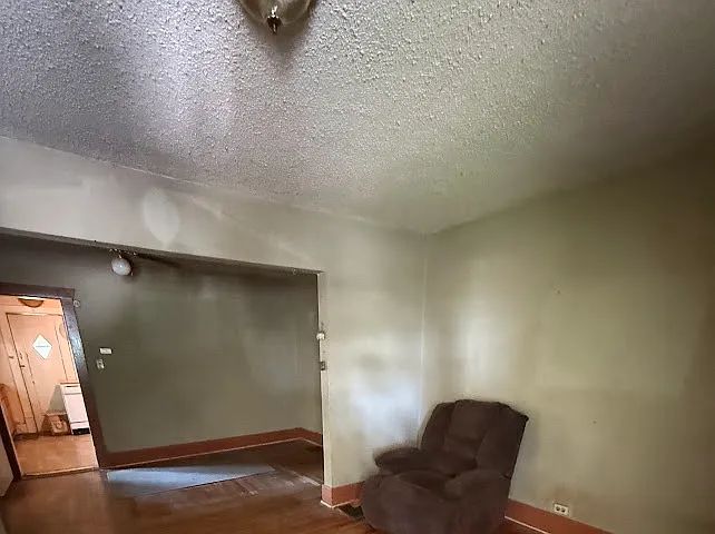 2 bed, 926 sqft, $875 — Photo 2
