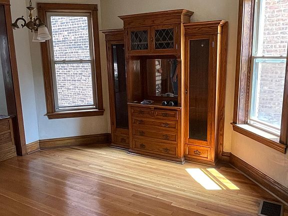 4th image of 2211 W Walton St #1