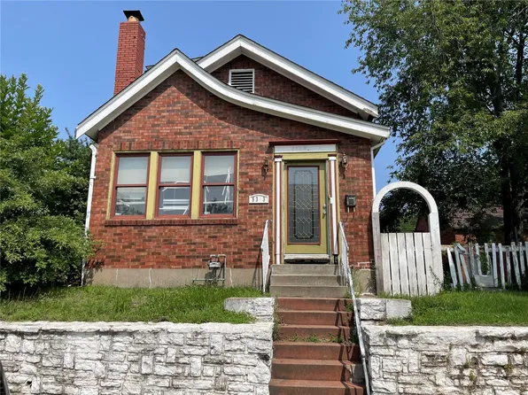 5323 Riverview Blvd, Saint Louis, MO 63120