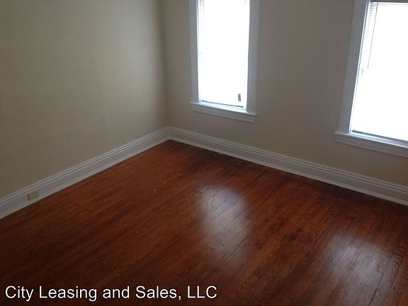 3rd image of 2724 Bainbridge St