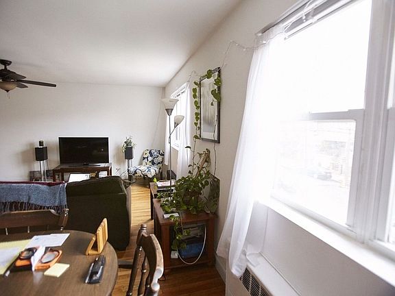 5th image of 2561 48th St #2