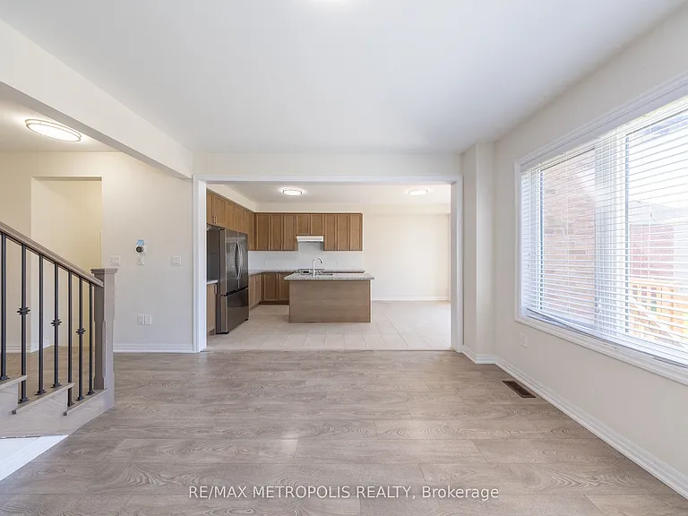 39 Northrop Ave — Photo 10