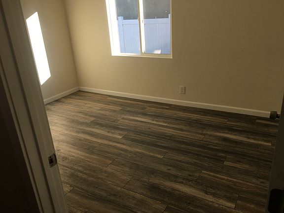3rd image of 528 N Roosevelt Ave