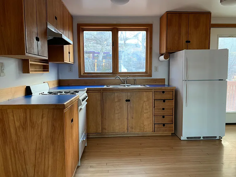 692 N Wall St #B — Photo 9