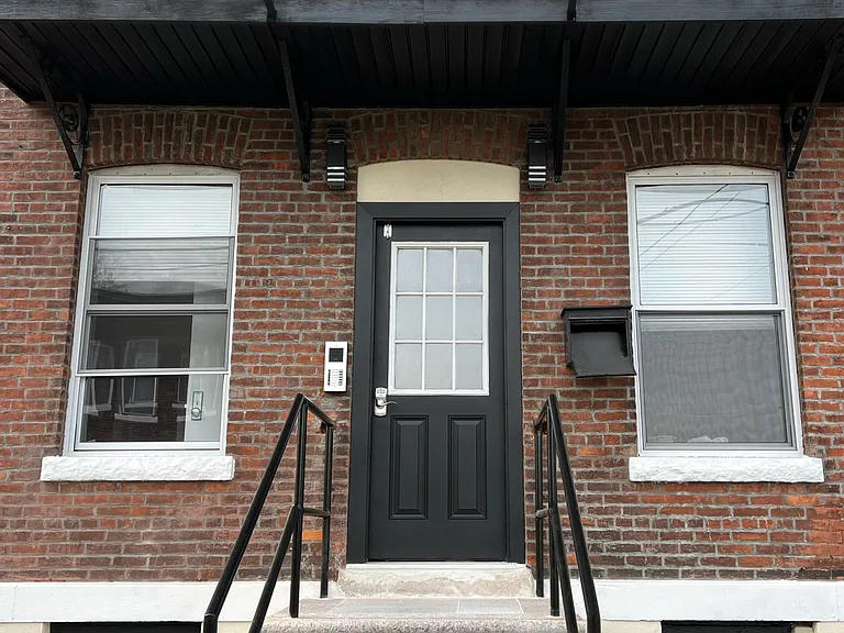 24/7 Security Cameras + Keypad entrance + Secure indoor mailbox for your safety!