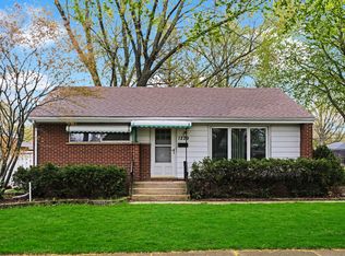 1229 Iroquois Dr, Elgin, IL 60120