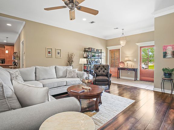 3rd image of 14281 Carriage Cir