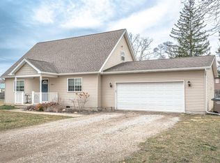 9061 Garfield Dr, Whitmore Lake, MI 48189