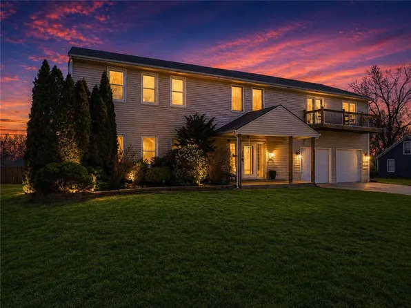 5239 Catalina St, Roeland Park, KS 66205