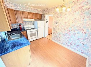 911 Inverness Ln, Philadelphia, PA 19128