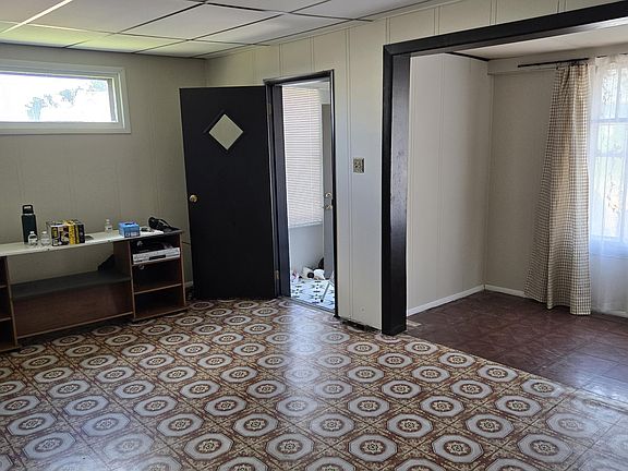 4th image of 842 Indiana St