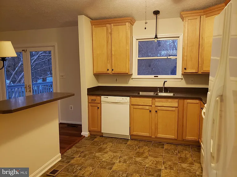 724 Hillcrest Dr — Photo 10