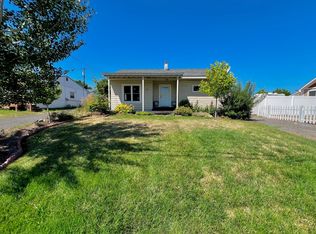 8 N 8th St, Selah, WA 98942