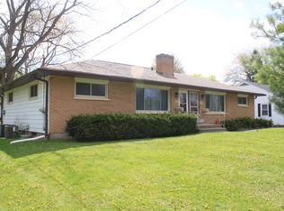 61 Pine Ct, Crystal Lake, IL 60014