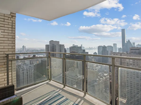 303 East 57th Street image 13 of 17