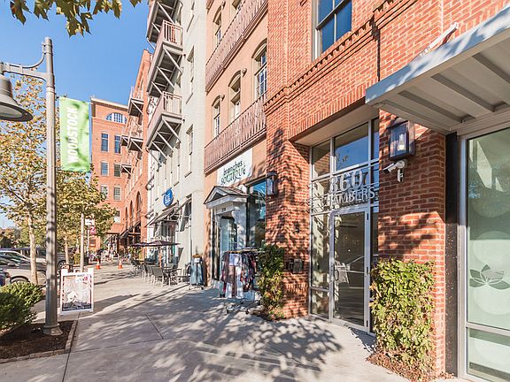 3rd image of 360 Chambers St Unit 152