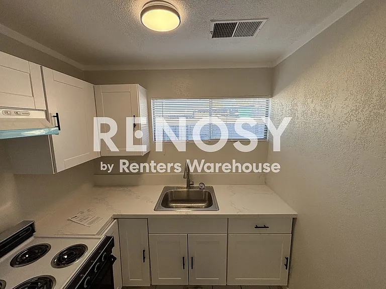 2818 W Heatherbrae Dr — Photo 6