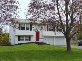 181 Stockton Ln, Rochester, NY 14625