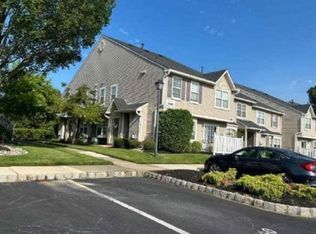 5502 Essex Ln, Mount Laurel, NJ 08054