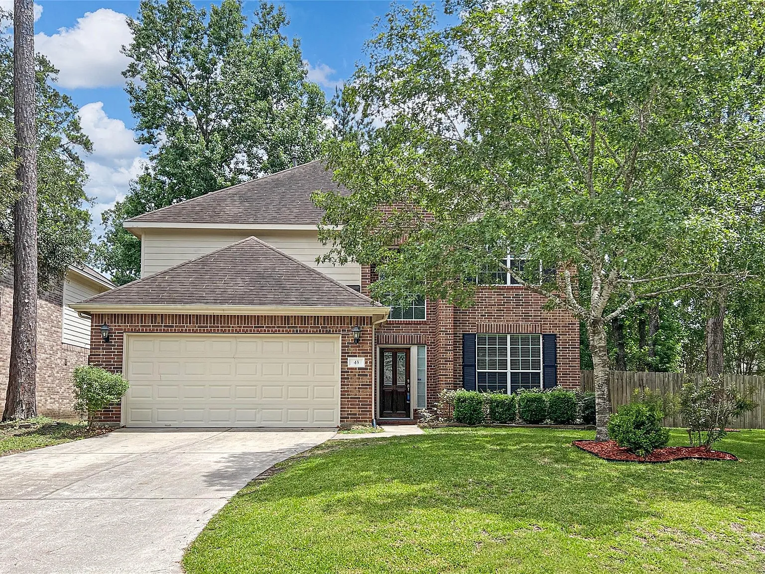 4 bed, 2.5 bath, 2749 sqft, $2,800 — Photo 1