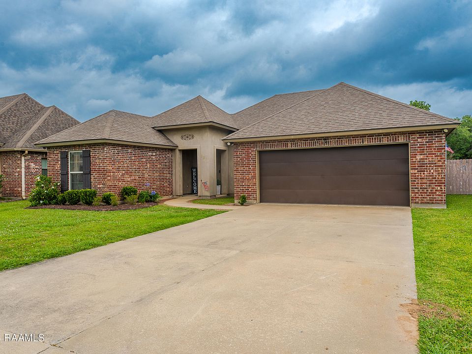 1st image of 225 Oak Hill Ln