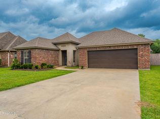 225 Oak Hill Ln, Youngsville, LA 70592
