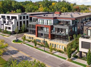253 Lake St E #302, Wayzata, MN 55391