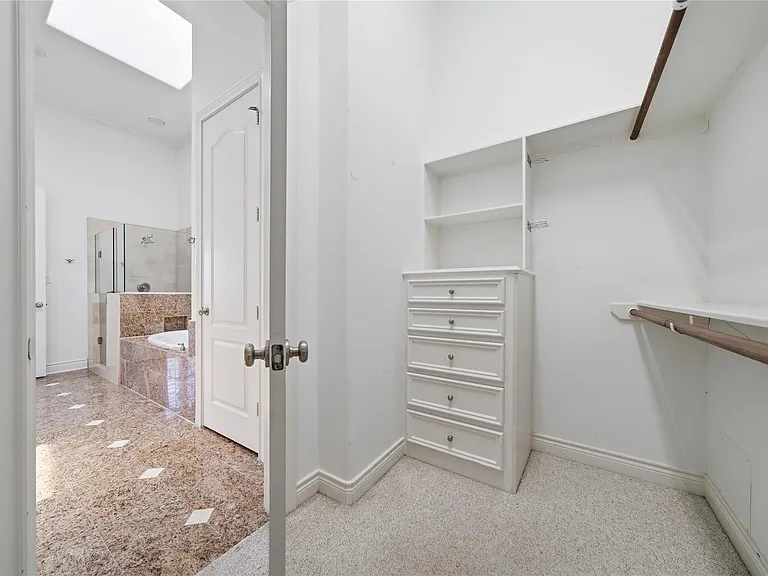 1329 Hyde Park Blvd — Photo 23