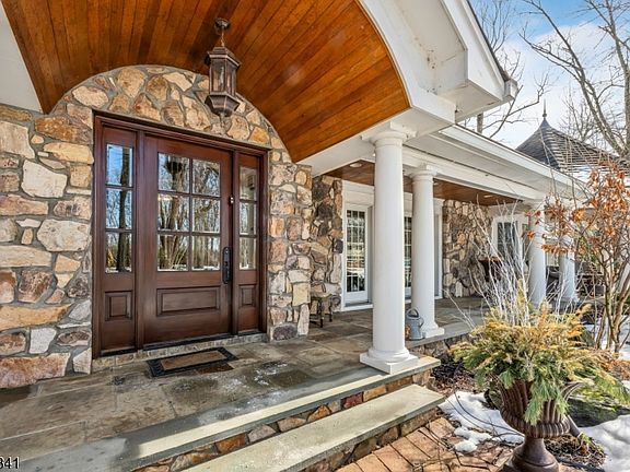 2nd image of 8 White Pine Rd