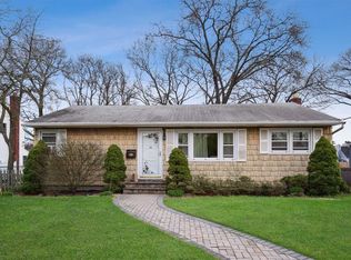 40 Independence Ave, Babylon, NY