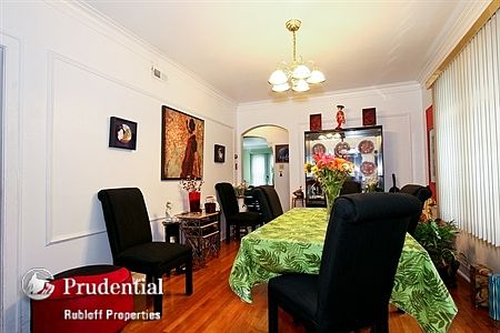 5th image of 8904 S Blackstone Ave