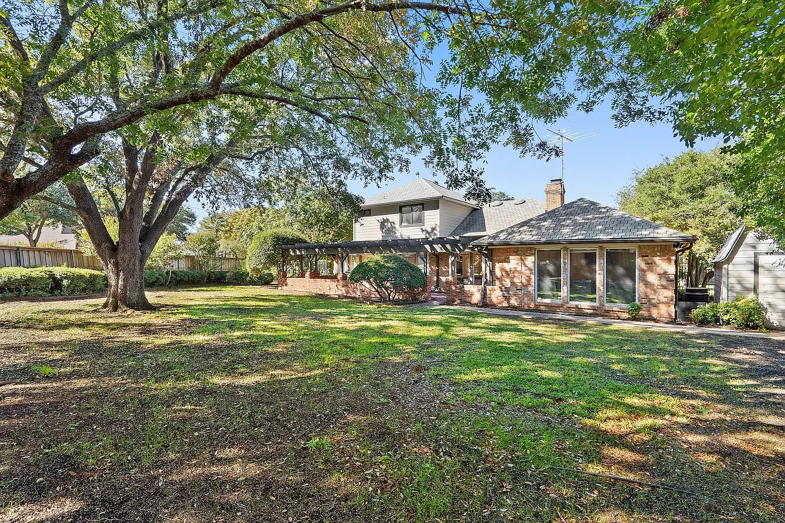 4 bed, 2328 sqft, $3,457 — Photo 4