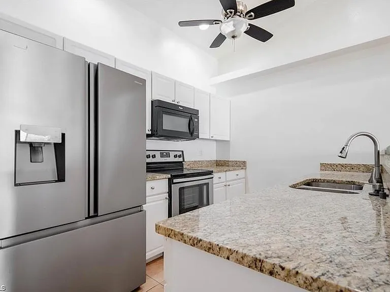 4932-4934 Viceroy Ct #4932 — Photo 12