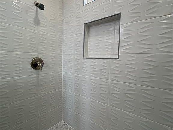 4th image of 1108 Altuve Dr