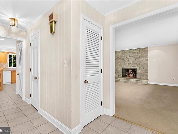 5th image of 537 Devonshire Ct