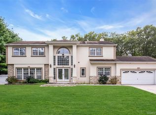 2 Wisteria Ln, Lake Grove, NY 11755