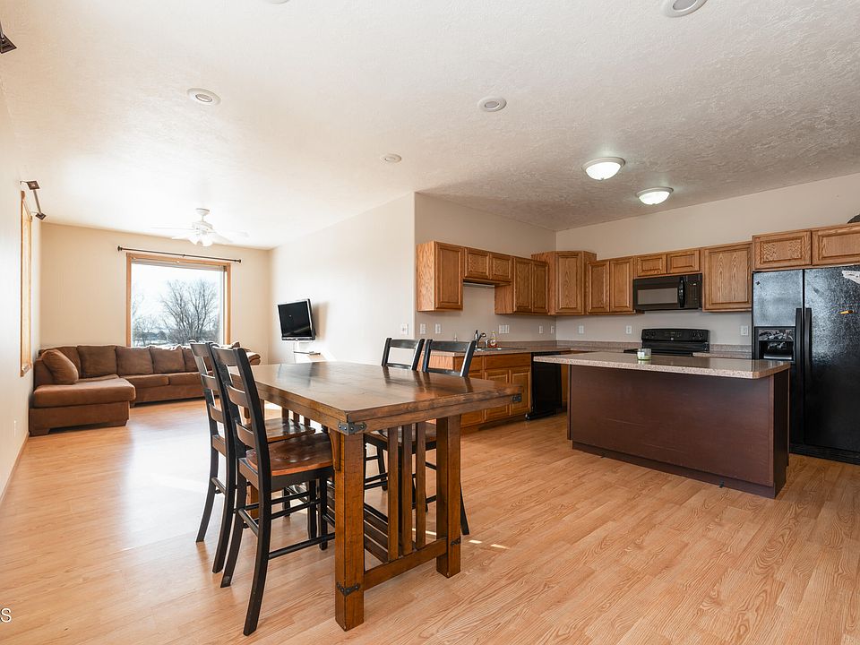 1st image of 403 3rd St #4