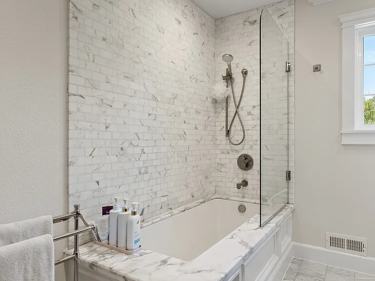 977 Continental Dr — Photo 42