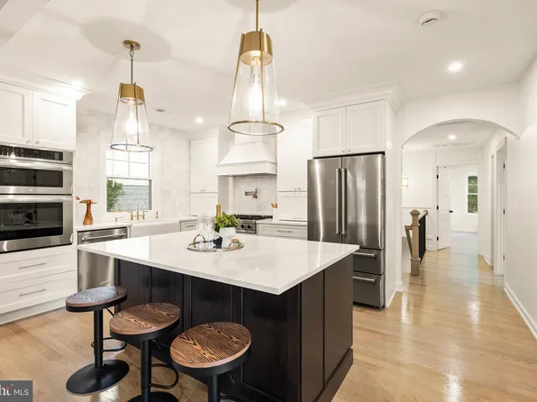 2126 N Thomas St, Arlington, VA 22207